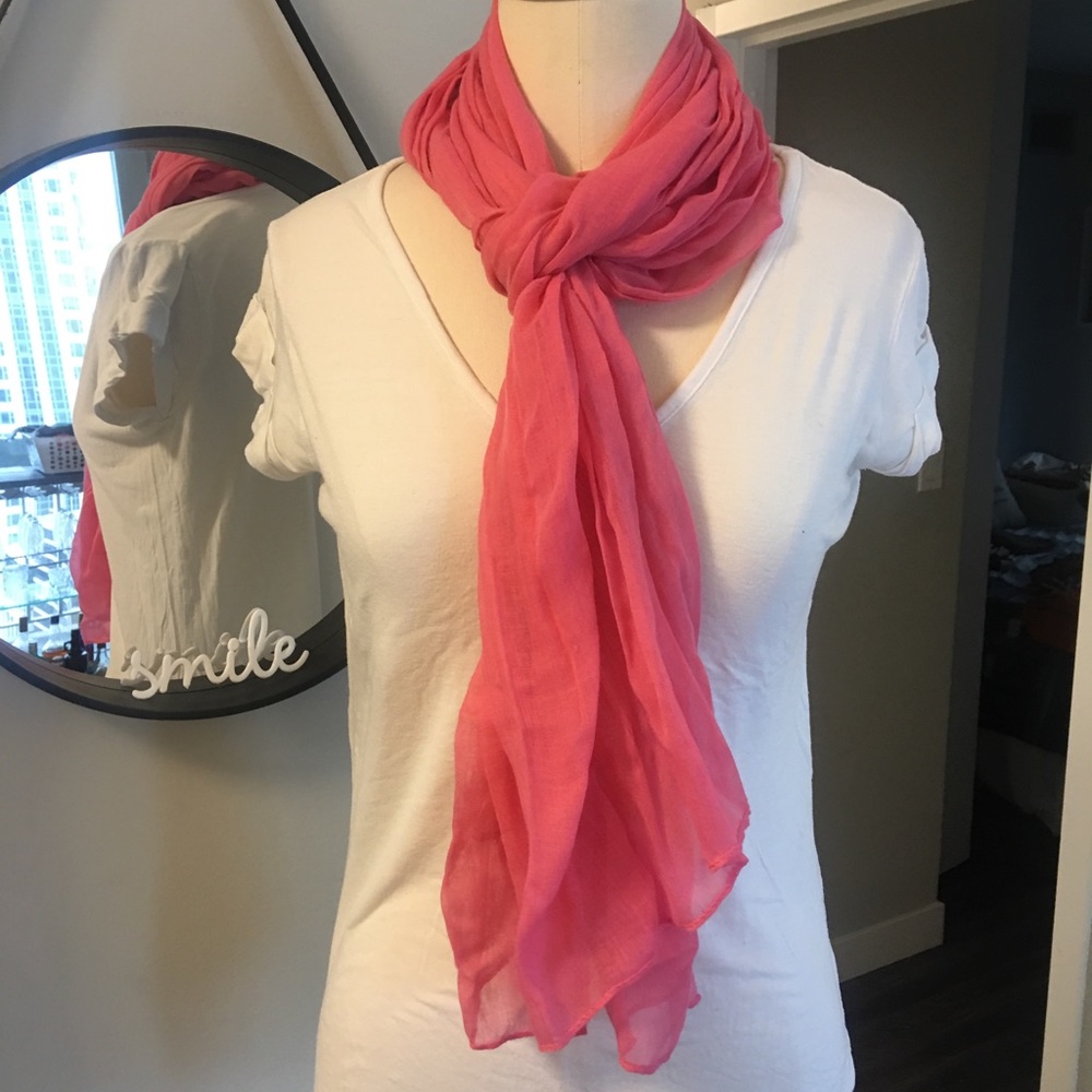 💛💛Lightweight, sheer, bright pink scarf 💛